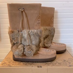 manitobah mukluks - Poshmark